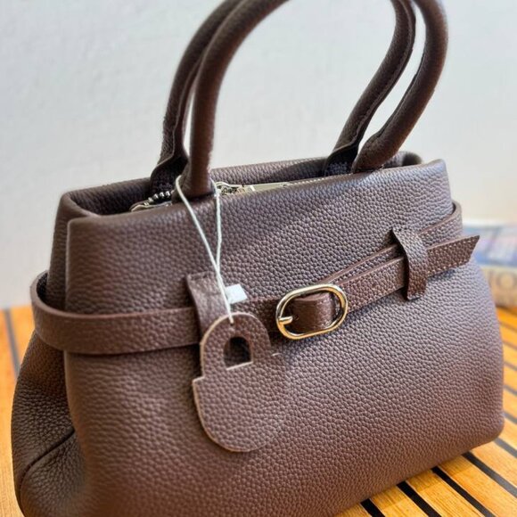 Luxe Majestique – The Ultimate Leather Handbag with Elegance & Functionality - Picture 3 of 15